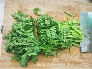 油渣炒茼蒿步骤2
