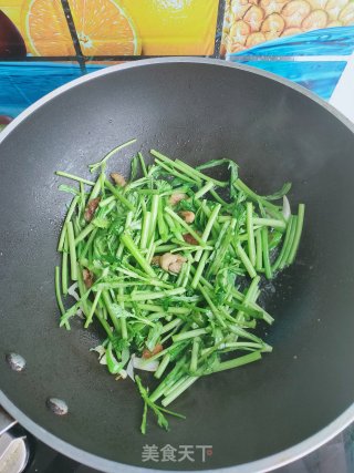 油渣炒茼蒿步骤8