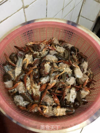 油爆小龙虾步骤1