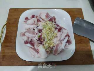 美味粉蒸肉步骤1