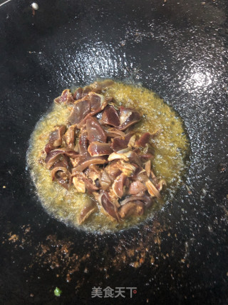 葱段爆鸭胗步骤1