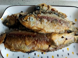 家熬鲫鱼步骤8