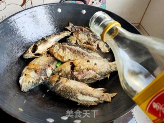 家熬鲫鱼步骤12