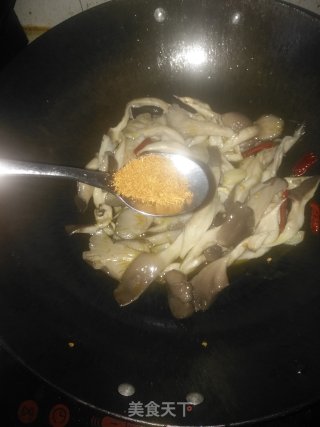 比肉还要好吃的孜然平菇步骤7
