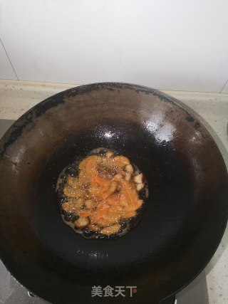 爆炒牛肝菌步骤4