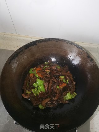 爆炒牛肝菌步骤6