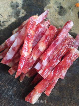 芦笋胡萝卜炒腊肠步骤4