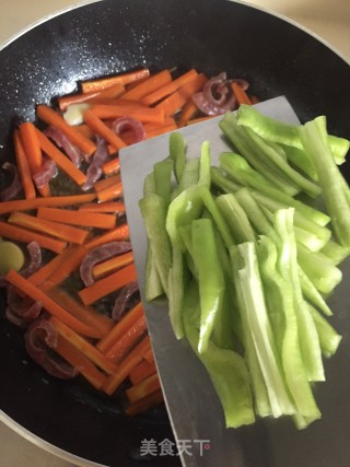 芦笋胡萝卜炒腊肠步骤9