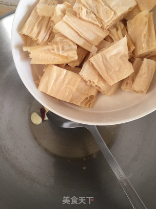 丝瓜炒腐竹步骤8