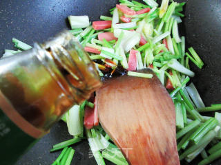 佐餐盐方炒芹菜步骤5