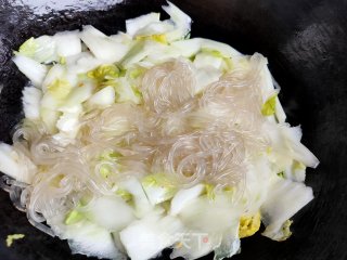 粉丝炒白菜步骤6