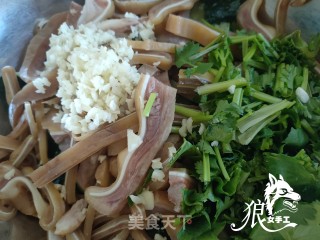 黄瓜拌耳丝步骤3