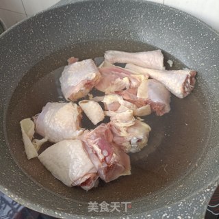 土鸡腿炖山药步骤4