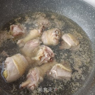 土鸡腿炖山药步骤5