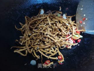 肉丝韭菜炒豆腐丝步骤3