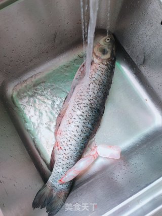 酱烧草鱼步骤1