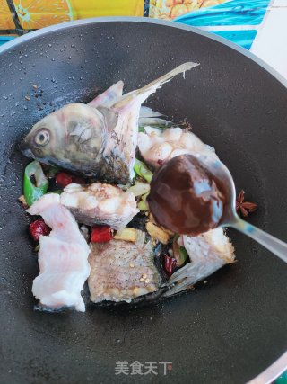 酱烧草鱼步骤8