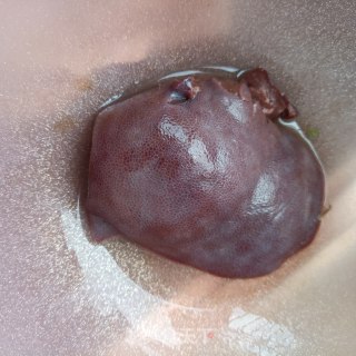 蒜苔炒猪肝步骤1