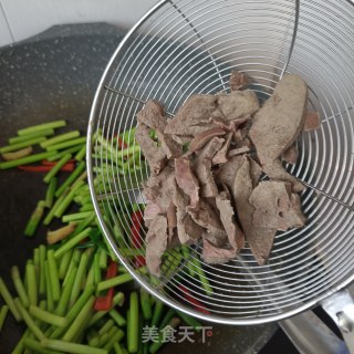 蒜苔炒猪肝步骤12