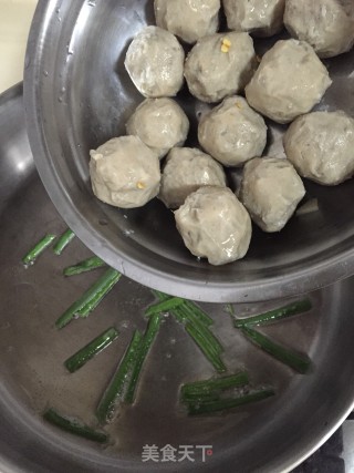 芹菜炒牛筋丸步骤4
