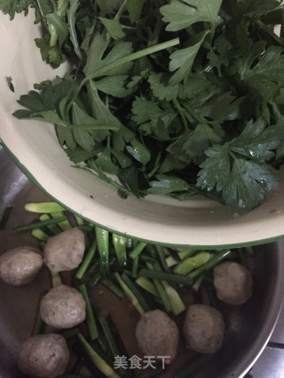 芹菜炒牛筋丸步骤6
