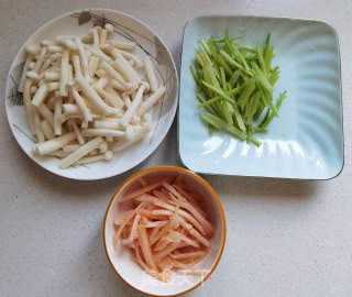 白玉菇炒肉丝步骤2