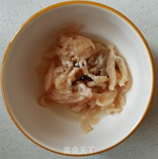 白玉菇炒肉丝步骤3