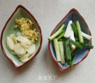 白玉菇炒肉丝步骤6