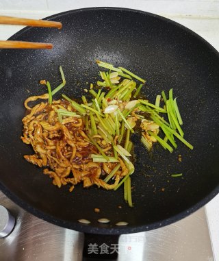 白玉菇炒肉丝步骤11