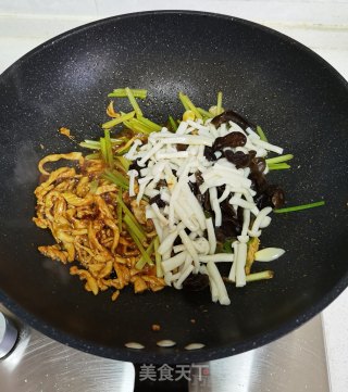 白玉菇炒肉丝步骤12