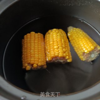 竹荪虫草花玉米炖鸽子步骤2