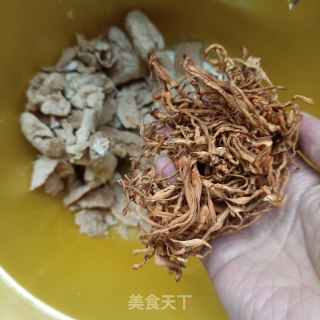 竹荪虫草花玉米炖鸽子步骤9