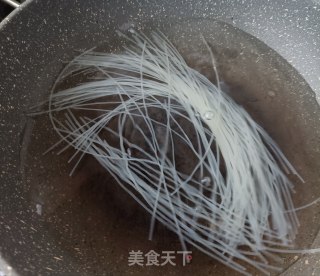 蒜蓉蛏子粉步骤1