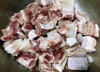 西红柿土豆青菜炖牛肉步骤1