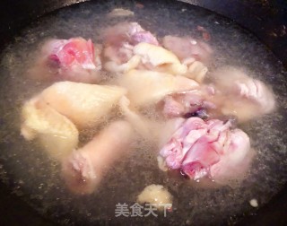 香菇鹌鹑蛋炖鸡腿步骤2