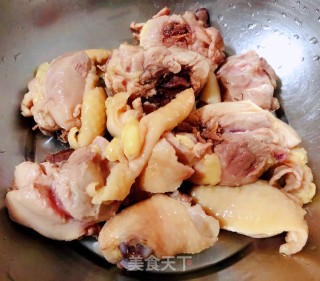 香菇鹌鹑蛋炖鸡腿步骤4