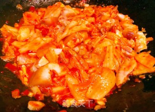 辣白菜金针菇猪头肉豆腐汤步骤7