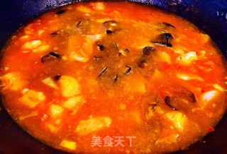 辣白菜金针菇猪头肉豆腐汤步骤8