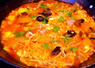 辣白菜金针菇猪头肉豆腐汤步骤11