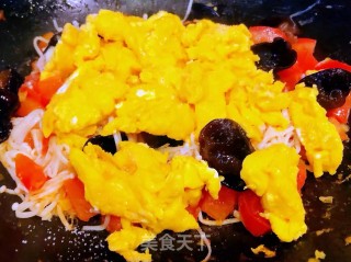 西红柿金针菇木耳炒鸡蛋步骤10