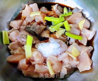 孜然香辣鸡丁步骤2