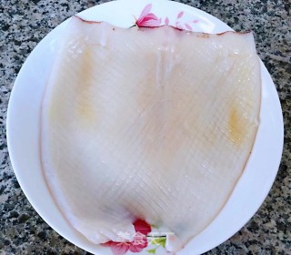 韭菜胡萝卜炒鱿鱼#家常小炒#步骤3
