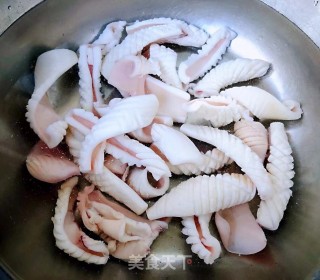 韭菜胡萝卜炒鱿鱼#家常小炒#步骤6