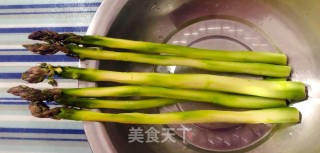 芦笋香菇炒鸡蛋#家常小炒#步骤2