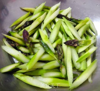 芦笋香菇炒鸡蛋#家常小炒#步骤3