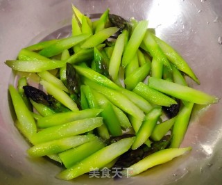 芦笋香菇炒鸡蛋#家常小炒#步骤5