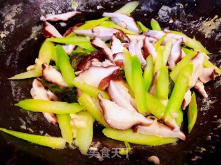 芦笋香菇炒鸡蛋#家常小炒#步骤9