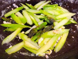 芦笋香菇炒鸡蛋#家常小炒#步骤8