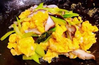 芦笋香菇炒鸡蛋#家常小炒#步骤11