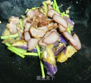 叉烧炒茄子蒜薹步骤9